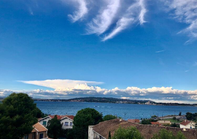 Le Bleu Mer Sete Luaran gambar